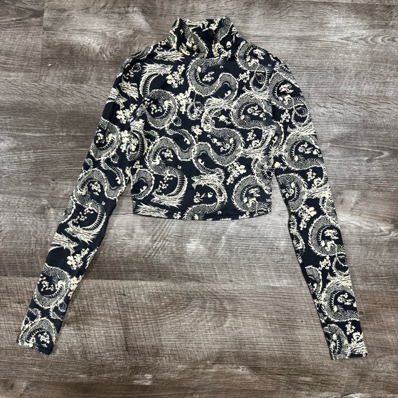 Bershka Tops - Bershka Chinese Dragon Cropped Long Sleeve Size XS